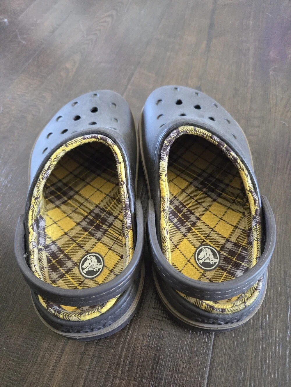 CROCS CLASSIC CLOGS BOY'S SIZE J 1 BROWN WITH PLAID LINING